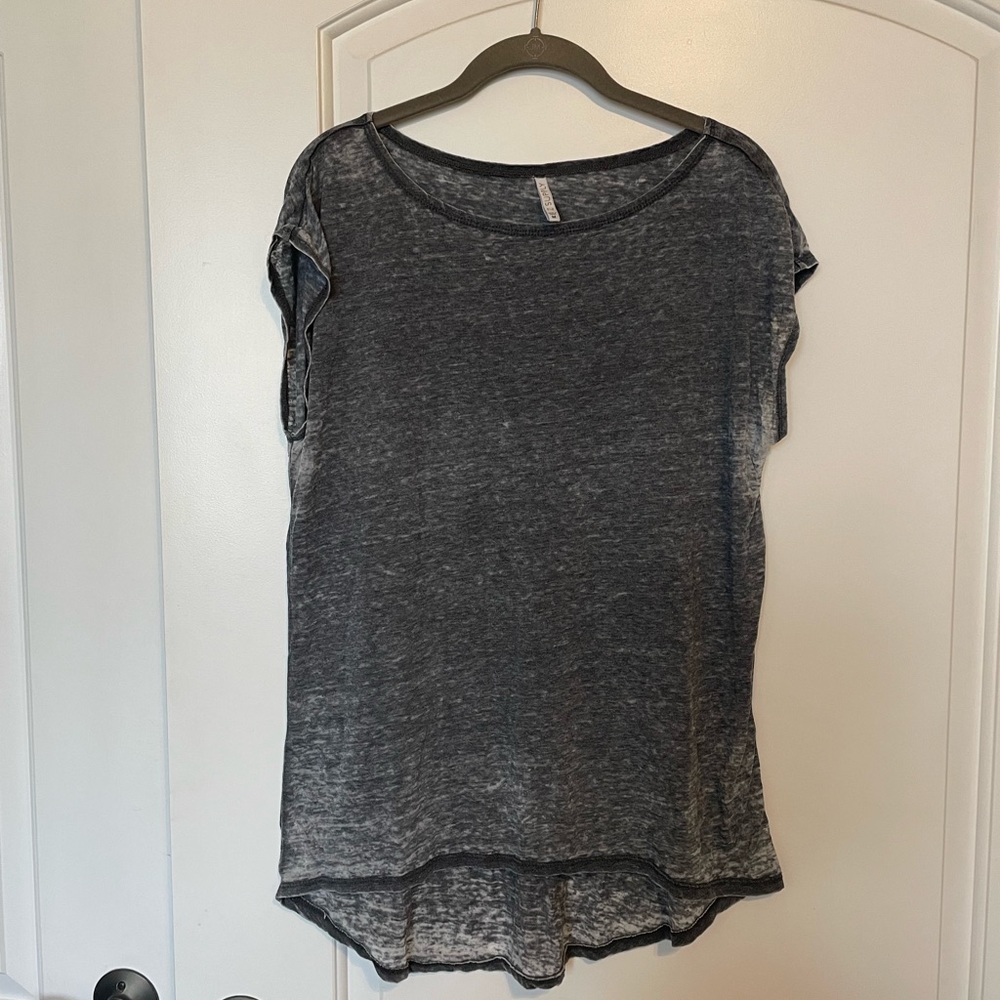 Z Supply woman’s short sleeve distressed T